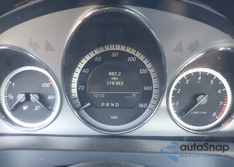 2011 Mercedes-Benz C 300 Sport 4Matic z USA, uszkodzony, nr VIN WDDGF8BB7BR165932